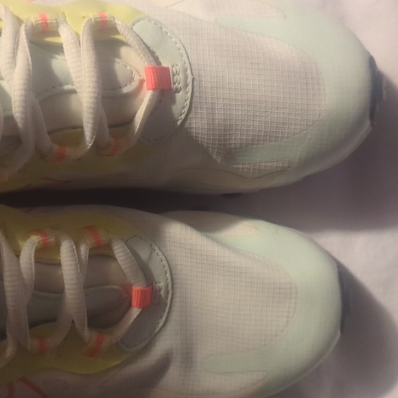 Barely worn Nike Airmax 270 react, size 8 - Picture 6 of 6